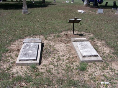 William C. Sypert & wife graves, Davilla, Milam, TX