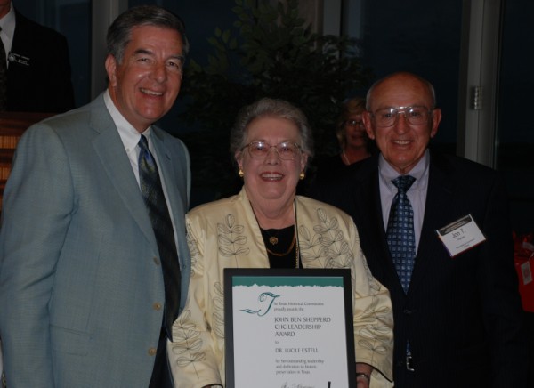 Dr Lucile Estell received the John Ben Shepperd CHC Leadership Award from the Texas Historic Commission