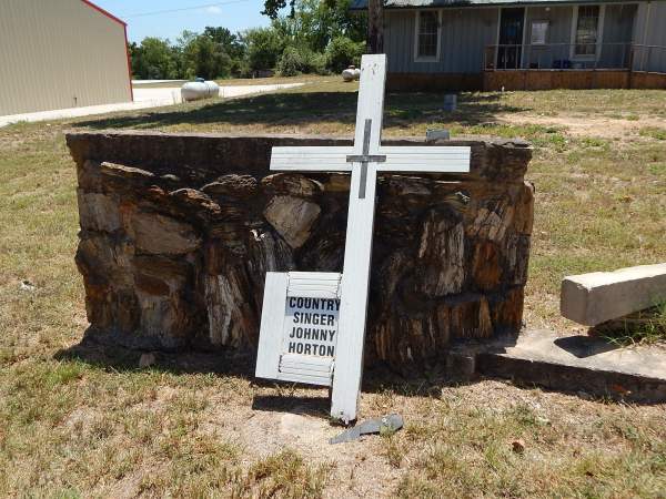 Johnny Horton Memorial damaged