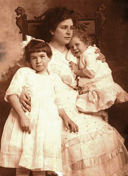 Lelia Batte and daughters Mary Belle Batte and Lelia Batte