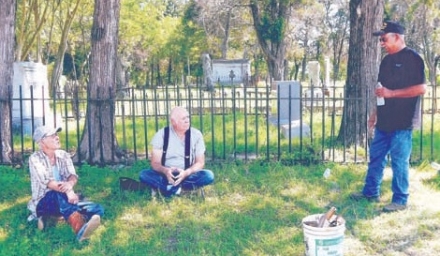 Volunteers Louiw Edelman, Gary Jackson, Ernest Garza