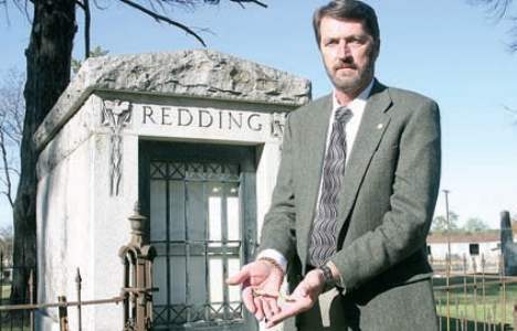 Steve Jones showing key at Redding Mausoleum