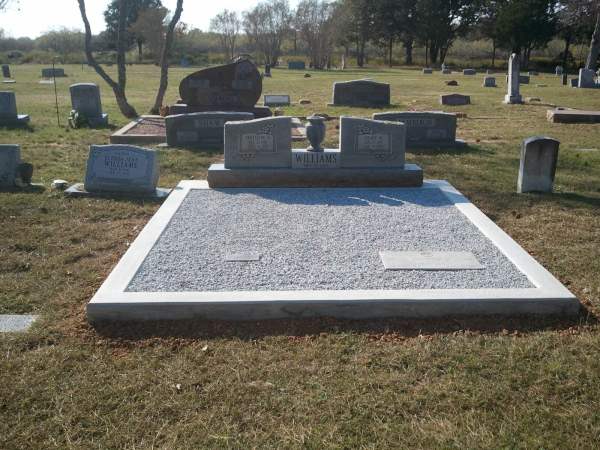 Grady & Ernestine Yoakum Williams gravesite at Sandy Creek Cemetery