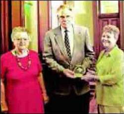 Dolores Mode & Geri Burnett accept TDC award from Dave Barkemeyer