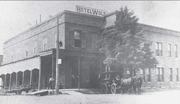 Wolf Hotel - Rockdale, TX